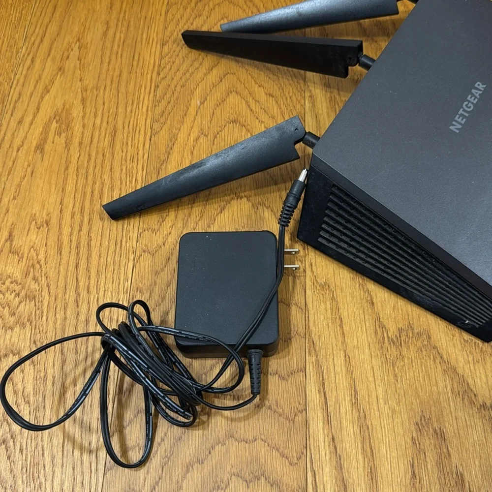 NETGEAR Nighthawk AC1900 Smart WiFi Router, Model R7000 - Picture 8 of 8